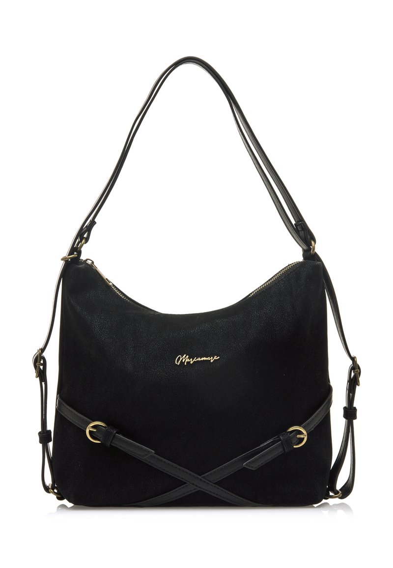 Borsa a mano in suede nero con forma curvilinea, chiusura con zip e logo in oro come dettaglio. Due tracolle regolabili con decorazione incrociata.