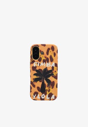 Funda de teléfono con estampado de leopardo en tonos naranja y marrón, gráfico de palmera negra y texto blanco que dice "BIMBA Y LOLA" en el frente.
