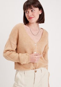 Cache Cache GEKNÖPFTE MIT V AUSSCHNITT - Gilet - beige