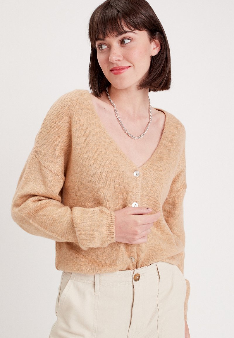 Cache Cache GEKNÖPFTE MIT V AUSSCHNITT - Gilet - beige