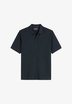 Dunkelblaues Baumwoll-Polohemd mit einer Drei-Knopf-Leiste, kurzen Ärmeln und einem lockeren Schnitt. Glatte Textur und minimalistisches Design.