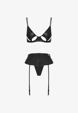 Czarny zestaw bielizny składający się z biustonosza z wyciętymi wzorami, cienkimi ramiączkami oraz dopasowanego wysokiego pasa do pończoch z złotymi akcentami i paskami.