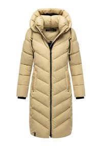 Beige pufferjakke med polstret design, stor hætte, sort lynlås og sidelommer. Har et chevron-mønster og elastiske manchetter.