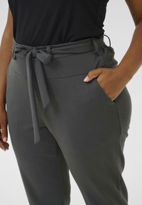 Kaffe Curve JENNA - Pantalones - black oyster