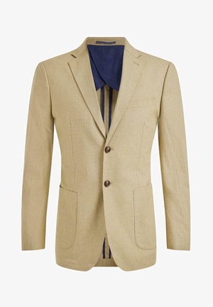 Beige linnen blazer met twee voorzakken, twee bruine knopen en een marineblauwe voering zichtbaar bij de kraag. Getailleerde pasvorm, modern ontwerp.