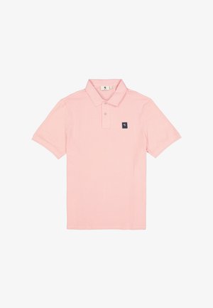 Hellrosa Polohemd aus Baumwolle mit Kragen, zwei Knöpfen und einem kleinen dunkelblauen Logopatch auf der linken Brust.