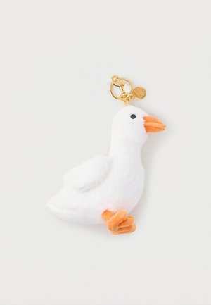 Hvid blød gåsenøglering med orange næb og fødder, sorte øjne og en guldlås mod en hvid baggrund.