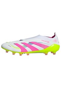 Crampon de football blanc avec des accents rose et vert fluo, présentant un design épuré, un upper texturé et plusieurs crampons pour une meilleure traction.