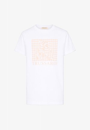Witte T-shirt met korte mouwen met een licht perzikkleurig dambordvierkant, bloemmotief en "TRUSSARDI" tekst aan de voorkant.