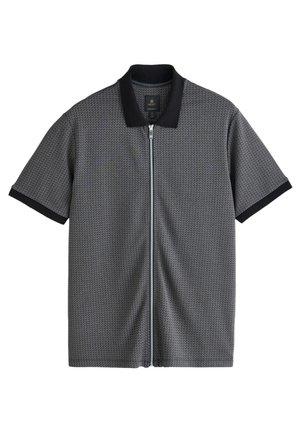 Lühikeste varrukatega hall polo, musta krae ja mansettidega, millel on täispikk lukku ja peen geomeetriline muster.