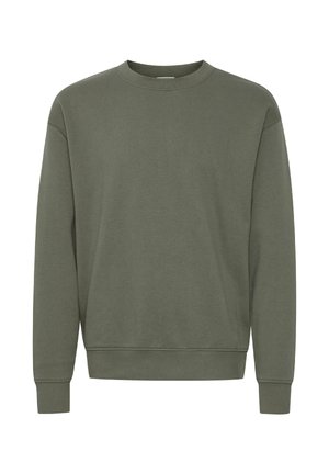 Olivno zelena majica s kapuco iz mehkega bombaža, z okroglim izrezom, dolgimi rokavi, rebrastimi manšetami in sproščenim krojem. Brez vzorcev ali poudarkov.