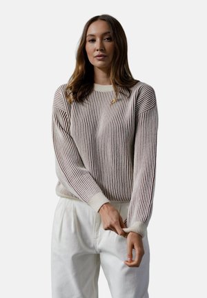 - Sweter