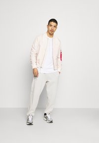 Alpha Industries Bomber Jacket jet stream white/off-white