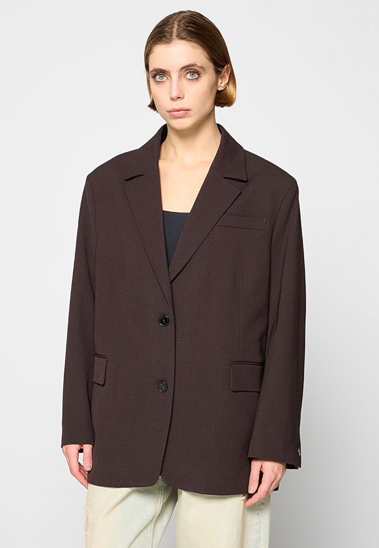 closed Blazer bruin closed Blazer bruin