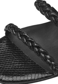 Tamaris Pantofle na podpatku - black