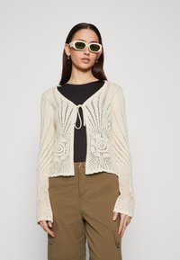 Vero Moda Tall VMSILJA V NECK CARDIGAN  - Kardigan - birch