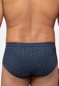 Marineblaue, gemusterte Boxershorts mit strukturiertem Design und elastischem Bund, im eng anliegenden Schnitt und aus glattem Stoff.