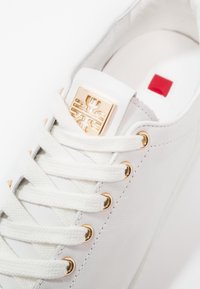 Högl Baskets basses - white