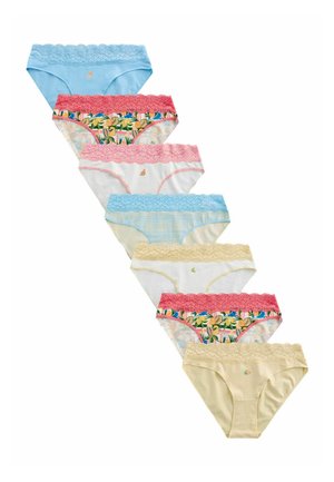 Syv par kvindelige bikiniunderbukser med blonder i pastelblå, lyserød med blomster, hvid, blåternet, cremefarvet og flerfarvede mønstre.