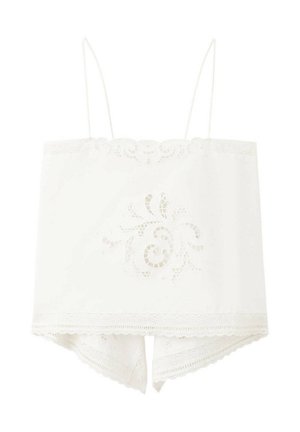 Ensemble blanc composé d'une camisole et d'un short avec bordure en dentelle et broderie florale découpée, doté de fines bretelles.