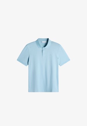 Polo a maniche corte di colore azzurro con colletto e abbottonatura con due bottoni, con logo ricamato sottile sul petto.