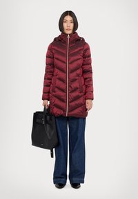 MICHAEL Michael Kors HOODED LONGLINE CHEVRON - Wintermantel - dark red