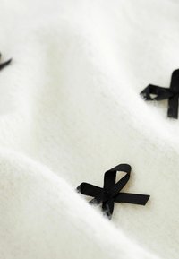 Next SHORT SLEEVE CREW NECK - Navadna majica - white with black bows