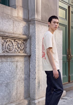 Edwin, TOKYO SABOTAGE UNISEX - Print T-shirt - sand/beige/offwhite