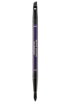 Zweiseitiger Makeup-Pinsel mit einer schwarzen, spitzen Borstenfarbe und einem schrägen Pinselkopf, der einen lila Griff mit goldener Schrift aufweist.