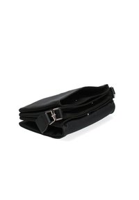 Sac en cuir noir au design plat, comportant deux compartiments zippés et du matériel en argent, présentant une texture lisse.