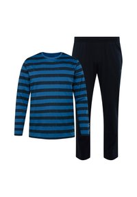 Camisa de manga larga a rayas azul y negra combinada con pantalones negros. La camisa presenta un cuello redondo y un patrón de rayas texturizado.