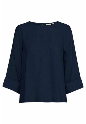 Blusa ligera de color azul marino, con escote redondo, mangas tres cuartos con puños enrollados y un sutil patrón texturizado.