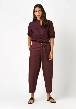TONI, STYLE ELLI BARREL - Stoffhose - dark berry