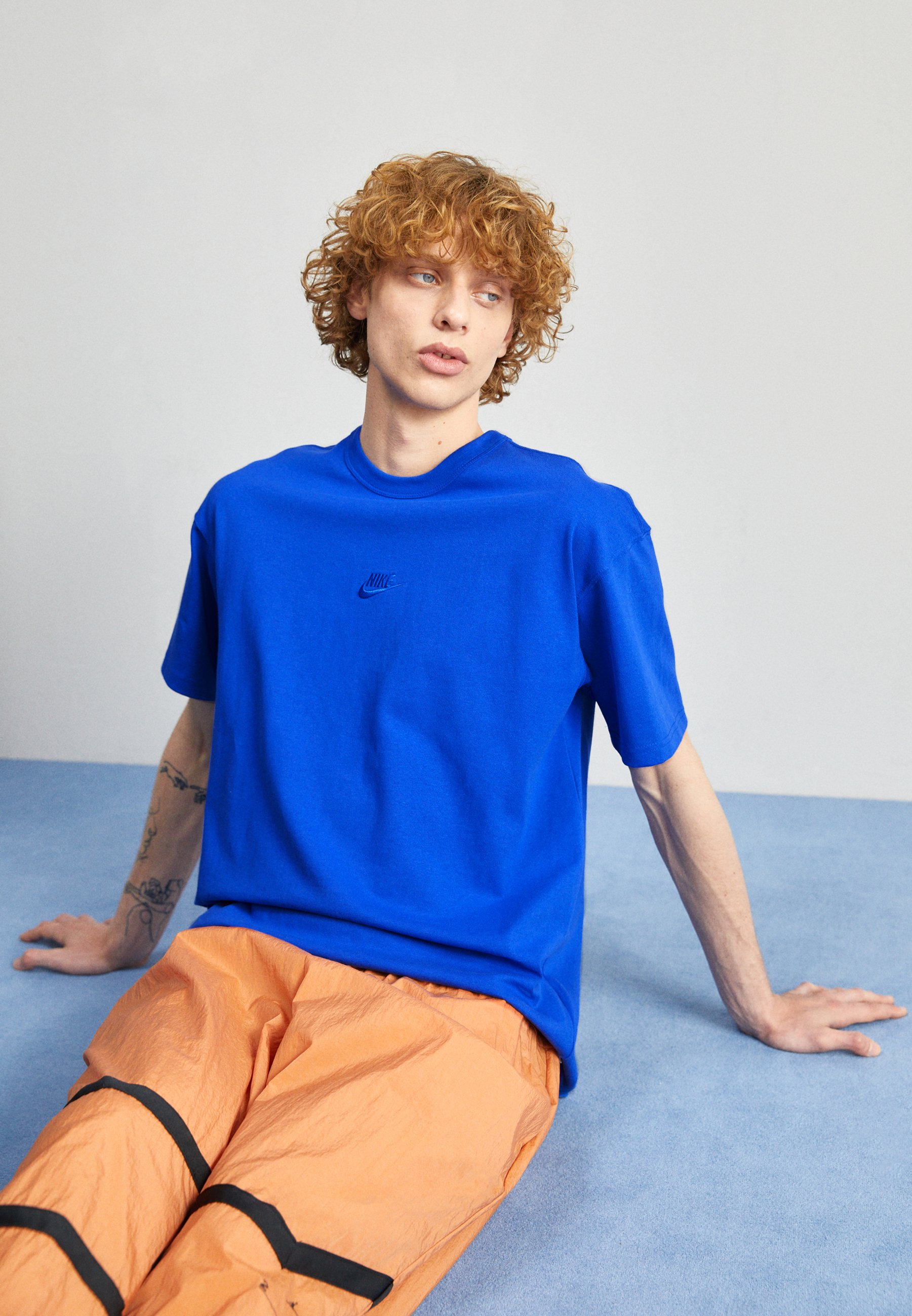 Nike Sportswear TEE Basic T-shirt game royal/dark blue