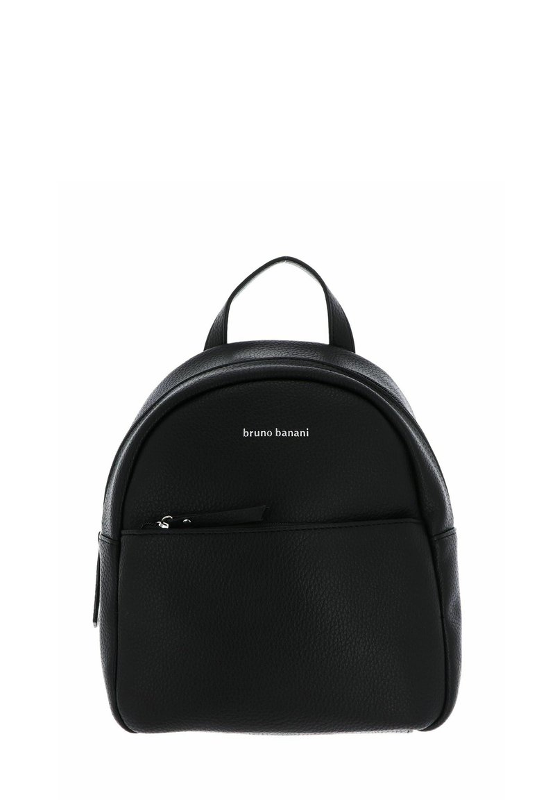 Sac à dos en cuir noir texturé avec une forme arrondie, une poignée supérieure et une poche zippée à l'avant. Présente le nom de la marque "bruno banani" sur le devant.