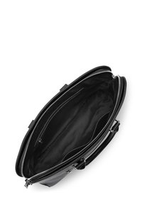 Borsa a tracolla nera in pelle con un design strutturato, dotata di chiusura con zip argentata, tasche interne e foderatura in tessuto liscio.