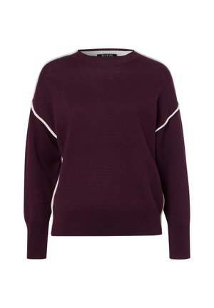 Paarse gebreide trui met een losse fit, lange mouwen en witte accentdetails langs de schouders. Zacht textuur, ronde halslijn.