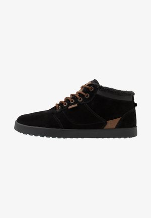 JEFFERSON - Skate shoes - black/green