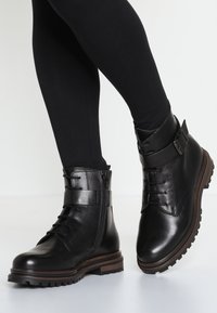 Pier One Stivaletti stringati - black
