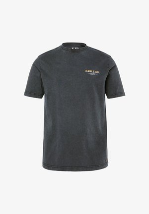 Maglietta in cotone grigio scuro con maniche corte, collo a giro, e un piccolo logo giallo con la scritta "EAGLE CO." sulla parte sinistra del petto.