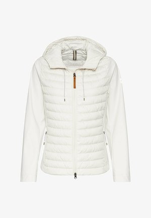 Lichte, witte jas met een fluffy voorkant en mouwtjes van rekbaar materiaal. Heeft een capuchon, zijzakken met rits en een rits met een bruine accent.