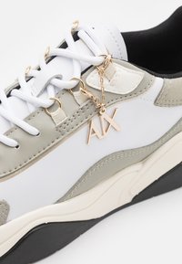 Armani Exchange LACE UP  - Sneakers basse - dark grey/optical white/pale gold