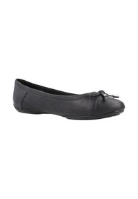 Zapatos planos negros hechos de cuero suave con acentos texturizados. Presentan un detalle de lazo en la parte delantera y un diseño de punta redondeada.
