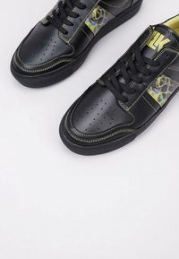 LIMMA TOUCH ME - Trainers - black