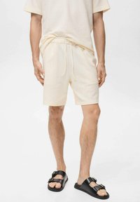 Mango - SEERSUCKER BERMUDA WITH DRAWSTRING - Kratke hlače - off-white Minijatura 1