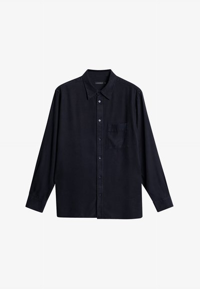 Chemise à manches longues bleu marine en coton, avec un devant à boutons, un col et une poche poitrine unique du côté gauche.