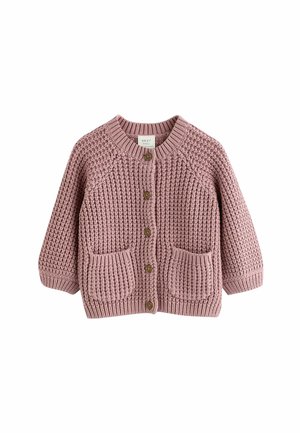 Strickjacke für Babys in sanftem Rosa, mit rundem Halsausschnitt, vorderen Knöpfen, zwei Taschen sowie gerippten Bündchen und Saum.