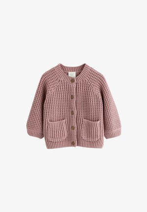 Jachetă tricotată pentru bebeluși în roz deschis, cu guler rotund, nasturi în față, două buzunare și manșete și tiv cuunire.
