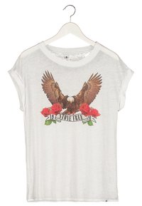 Hvid kortærmet t-shirt lavet af letvægtsstof, med et stort ørne-grafik, røde roser og teksten "STONE FREE" i sort.
