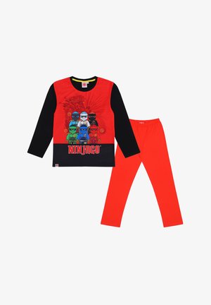 Rotes und schwarzes Langarmshirt mit animierten Ninjas, kombiniert mit einfarbigen roten Hosen. Baumwollmaterial, lockere Passform und elastischer Bund.